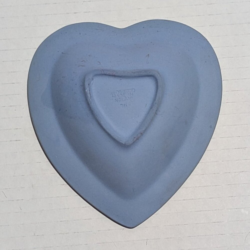 Wedgwood Jasperware Blue Heart Dish The Procession Relief - Picture 2 of 5
